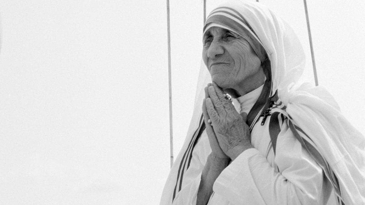 Mother Teresa praying, symbolizing charity and faith. Donations facilitated by ETH for global humanitarian aid and support for the vulnerable.