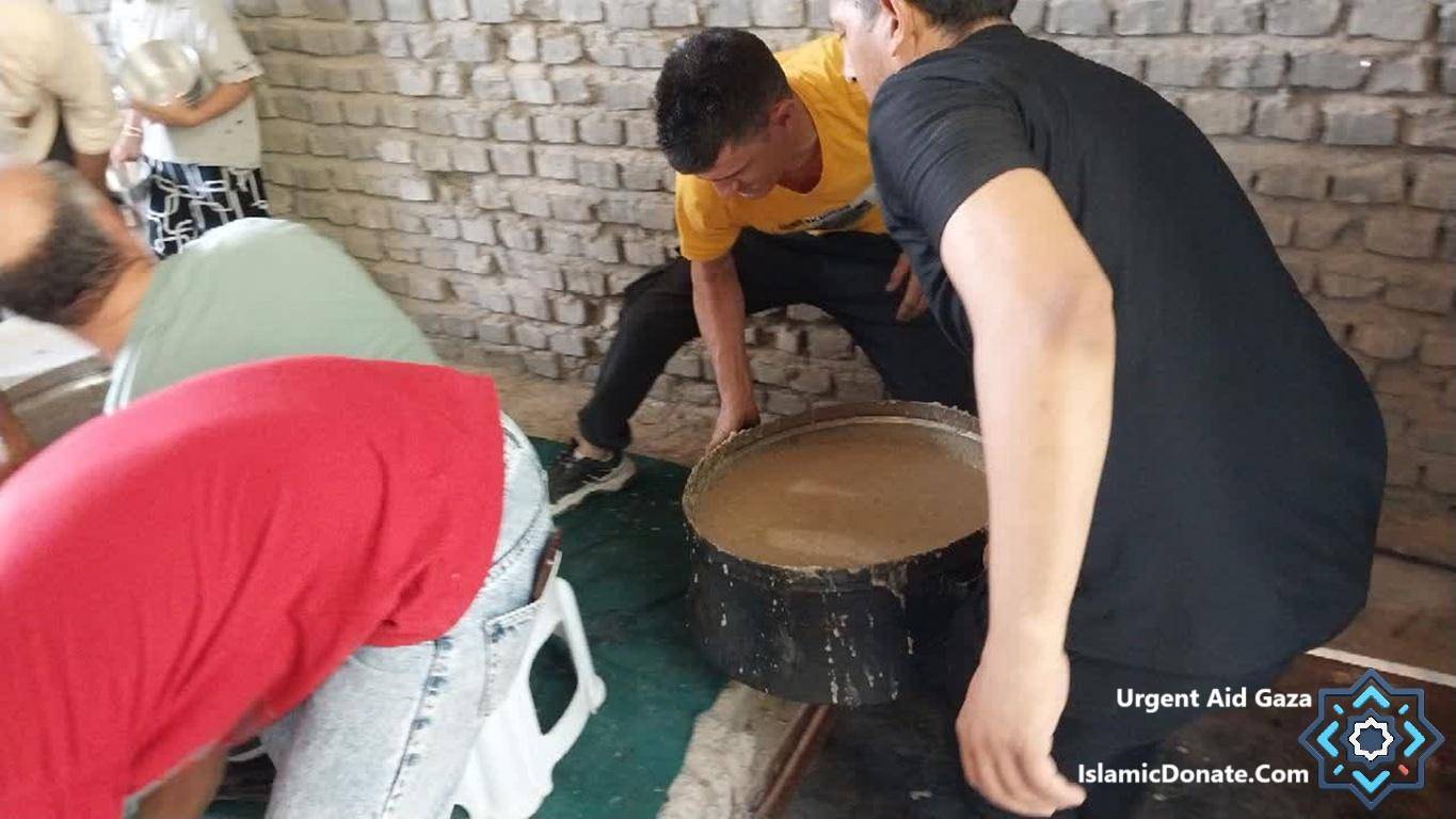 People distributing food aid in Gaza, with donations supported via XRP, providing essential sustenance and hope.