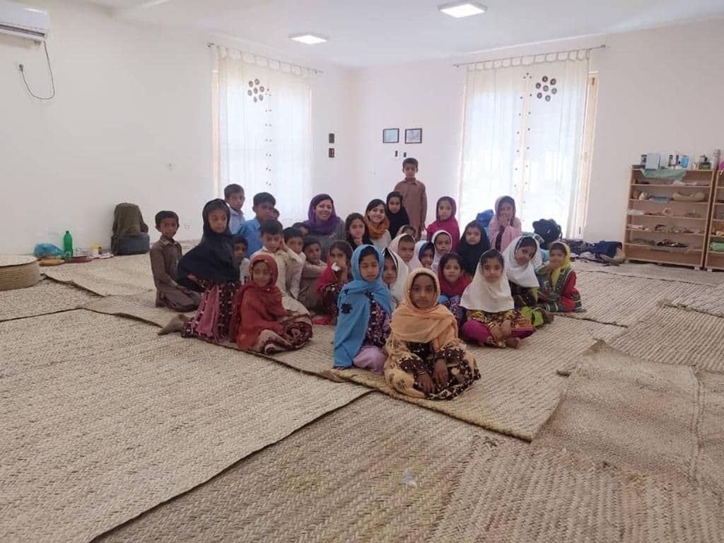 A diverse group of children sit on woven mats in a bright room. The page topic is anonymous crypto donation, with keywords like direct giving, secure, private, children education, and Palestinian families. The image implies aid is supported by ETH.