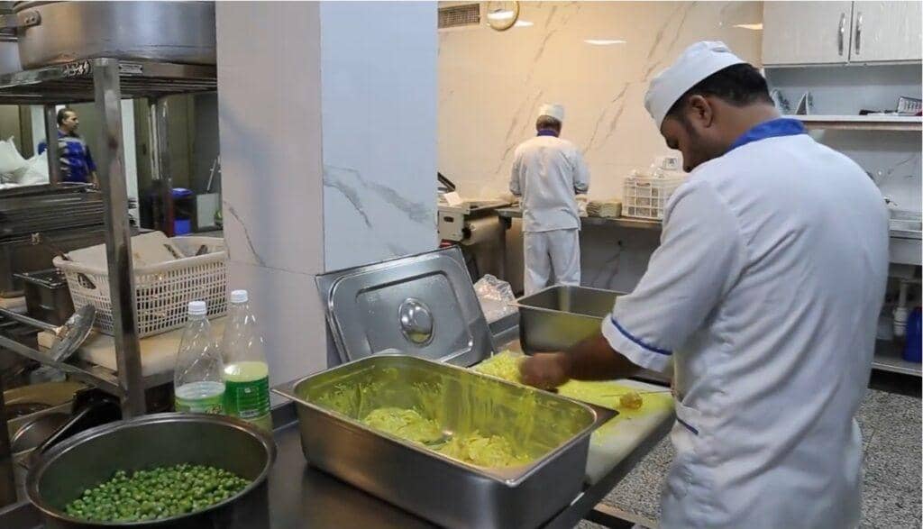 Cook preparing food in a kitchen, preparing iftar for Palestinian Muslims, aided by crypto donations via Solana.