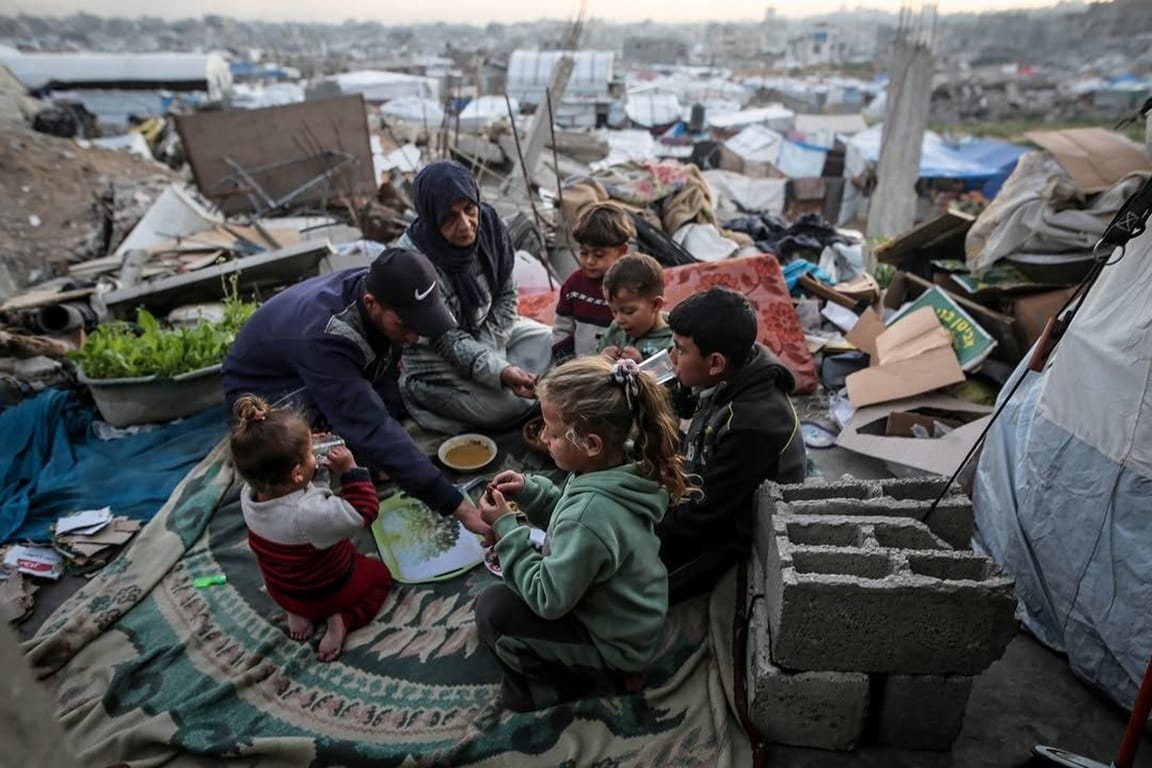 Help Rafah families sitting in rubble eating food. Donate USDT to provide urgent humanitarian relief in Gaza.