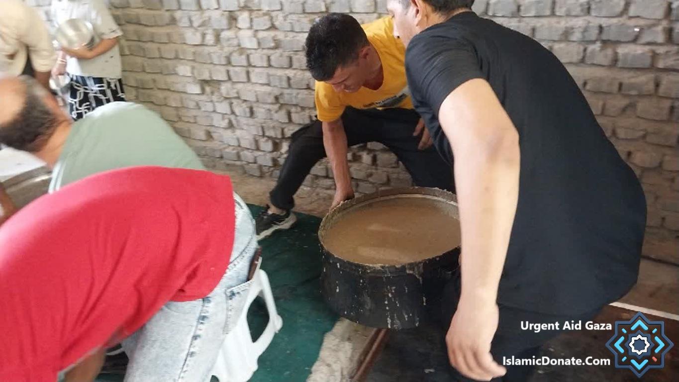People distributing food aid in Gaza, with donations supported via XRP, providing essential sustenance and hope.
