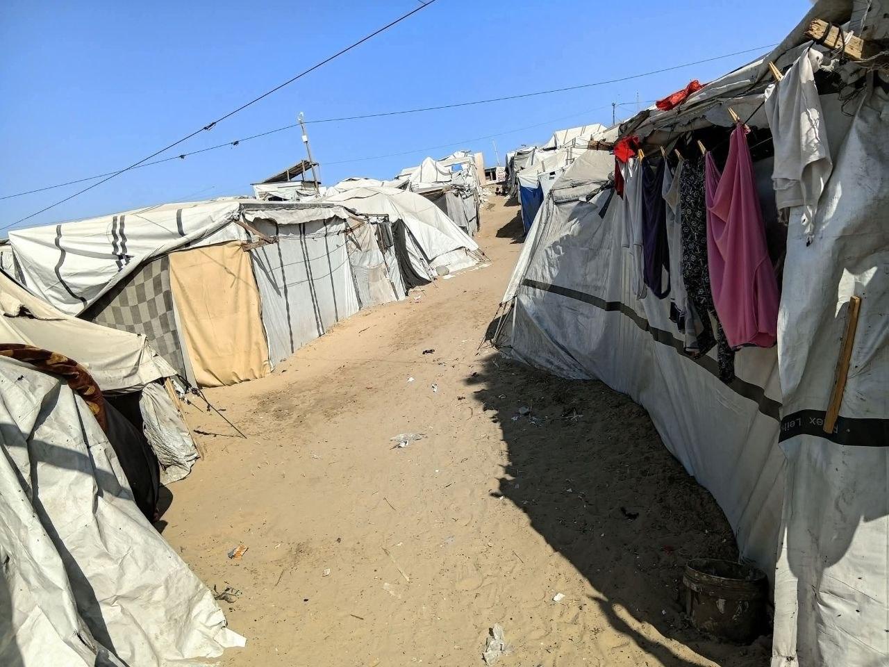 Refugee camp tents in Gaza suffer from heat and disease threats. Support medical relief with Ethereum to provide clean water.